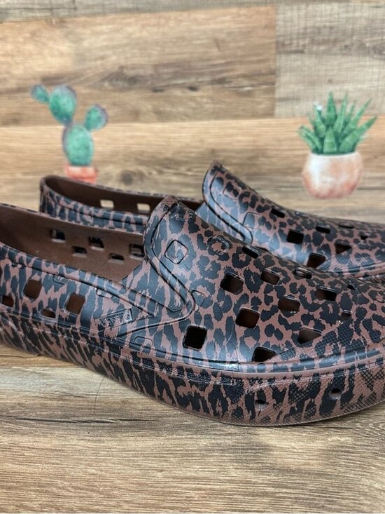 Vans Other - Vans Leopard slip on TRK sneaker beach shoe mens size 9 womens 11